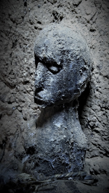 Über dreißig Jahre alte Skulptur Über dreißig Jahre alte Skulptur