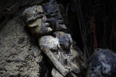 Etwa 15 Jahre alte Altarfiguren im Eigenbesitz Bitoutés Etwa 15 Jahre alte Altarfiguren im Eigenbesitz Bitoutés