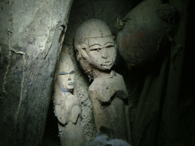 Altarstatuen von Kidinté Altarstatuen von Kidinté