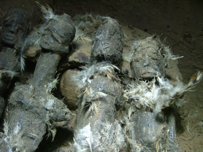 Sehr alter ererbter Altar in der Gongombili-Region, rechte Bateba von Kalfala