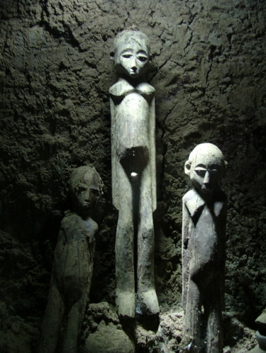 ca. 18 Jahre alte Altarfiguren ca. 18 Jahre alte Altarfiguren
