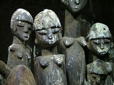 Ca. 35 Jahre alte Holzskulpturen des Altarbesitzersr Da Kiepe