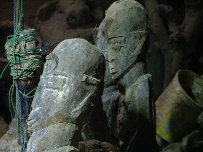Etwa fünf Jahre alte Skulpturen von Da Yao Etwa fünf Jahre alte Skulpturen von Da Yao