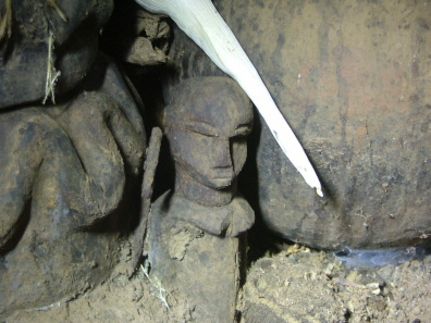 Thildu von Tivoltè mit selbst geschnitzter Bateba, mehrere Jahrzehnte alt