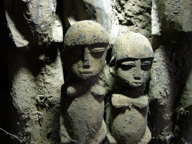 Fünf Jahre alte Figuren im Eigenbesitz des Bildhauers Fünf Jahre alte Figuren im Eigenbesitz des Bildhauers